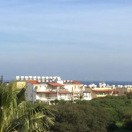 Our Cyprus アパート パラリムニ