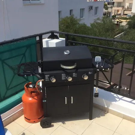 Our Cyprus アパート パラリムニ